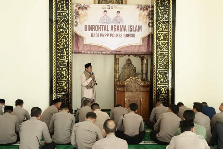 Binrohtal Polres Gresik di Masjid Al Aziz: Memperkuat Iman dan Menjalin&nbsp;Silaturahmi
