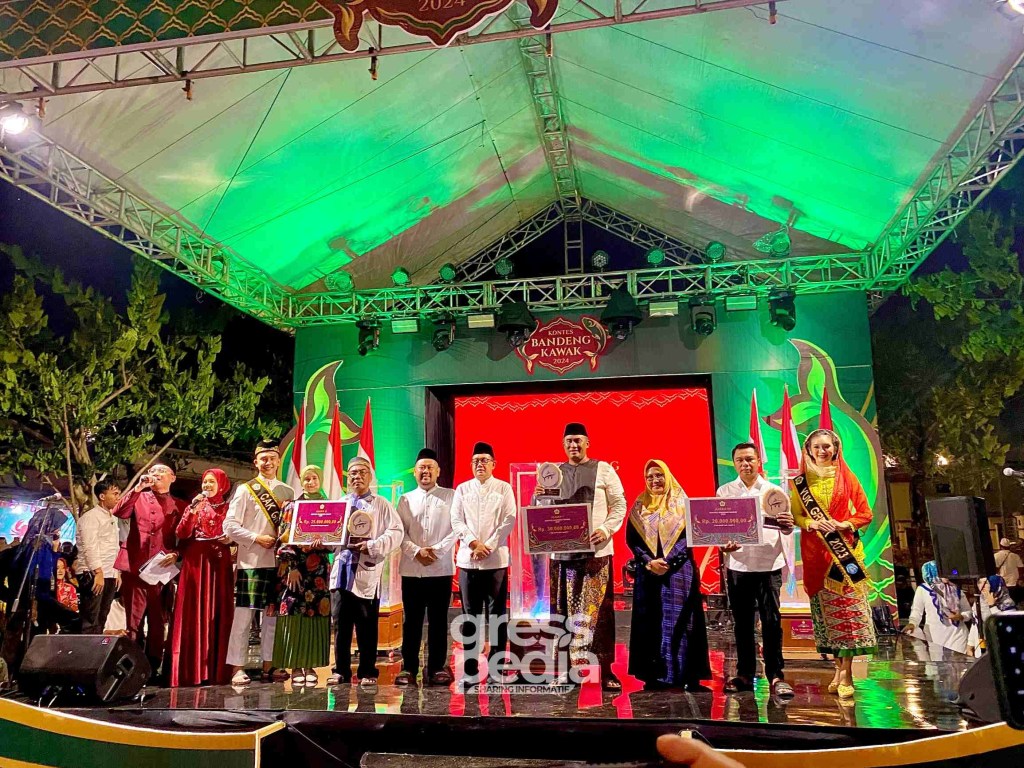 Kontes Bandeng Kawak Gresik 2024 Dimenangkan Ikan Seberat 13,1&nbsp;Kg