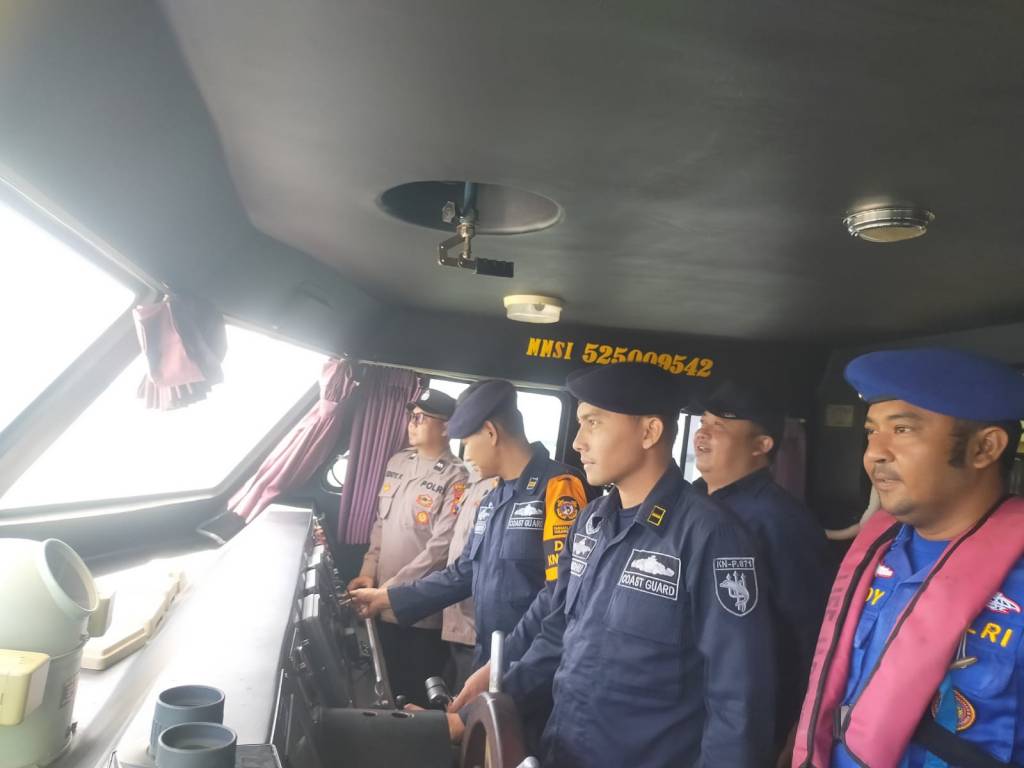 Patroli Laut Gabungan Jaga Harkamtibmas di Perairan&nbsp;Gresik