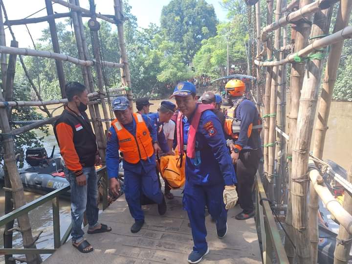 Ayah dan Anak Korban Terjebur Perahu Tambangan Driyorejo di&nbsp;Temukan