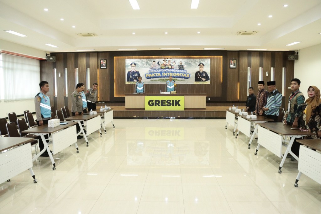 Penandatanganan Pakta Integritas Penerimaan Anggota Polri Tahun 2024 di Gresik secara&nbsp;Virtual