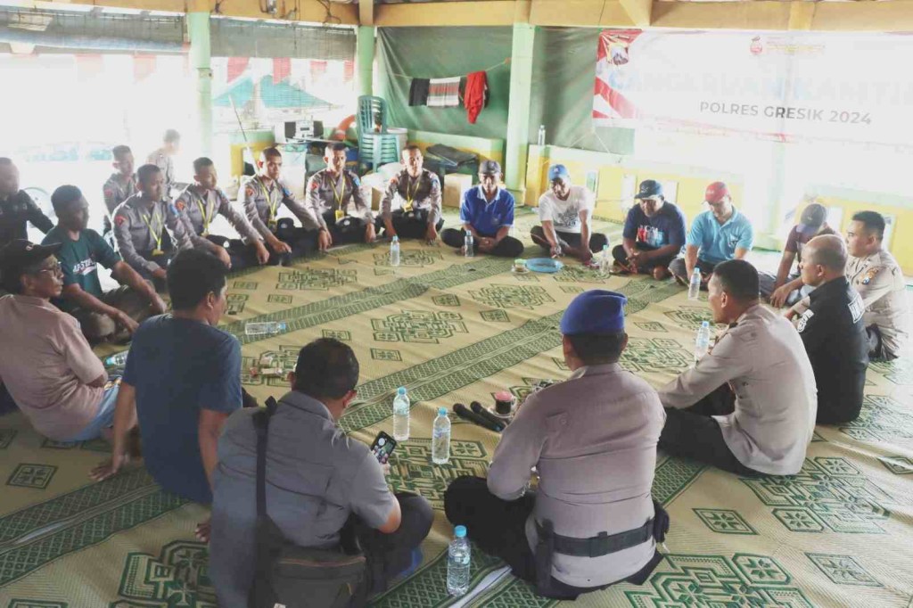 Polres Gresik Mendengar Aspirasi Nelayan Lumpur dalam Jumat&nbsp;Curhat
