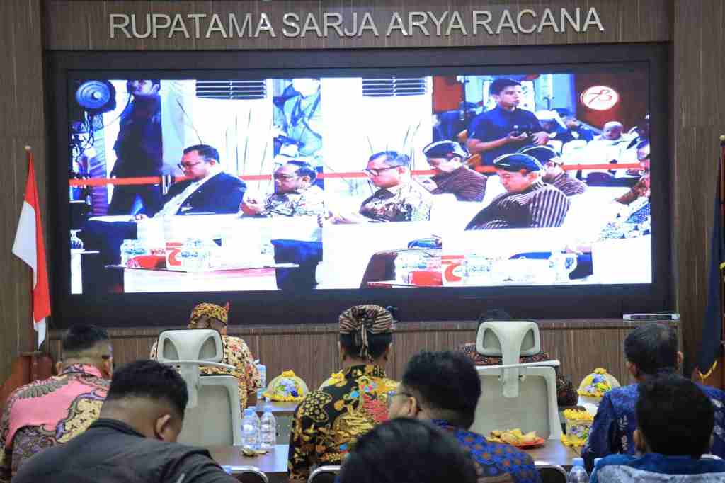 Polres Gresik Gelar Nobar Wayang Kulit di Hari Bhayangkara&nbsp;ke-78
