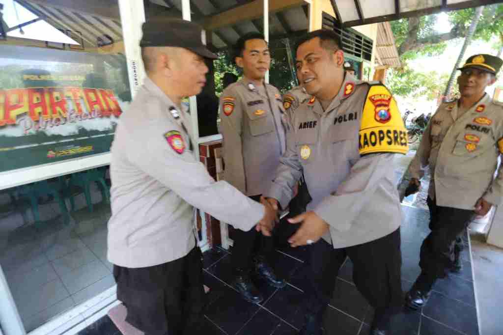 Kapolres Gresik Apresiasi Kinerja Anggota di Pulau Bawean