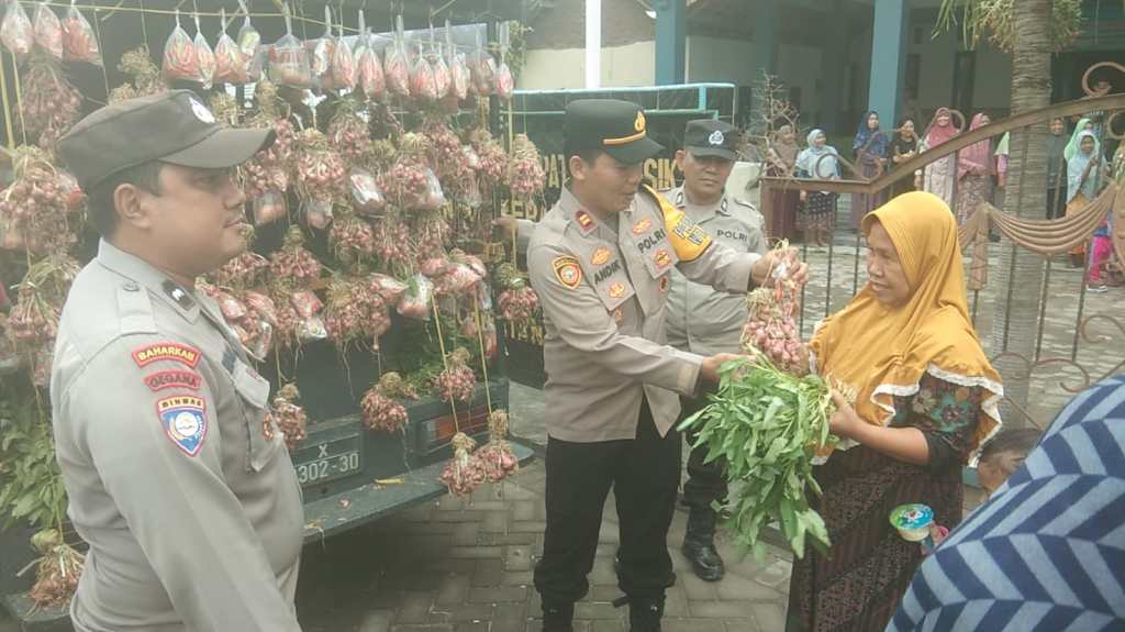 Jumat Berbagi: Polsek Cerme Menebar Kebaikan di Tengah Masyarakat
