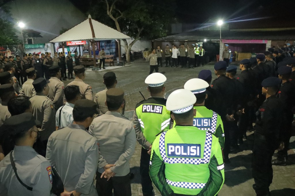 Polres Gresik Gelar Pengamanan Haul Mbah Zainal Abidin di Menganti&nbsp;Gresik