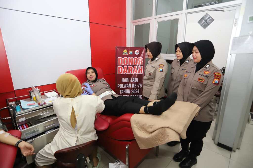 Hari Jadi ke-76, Polwan Gresik Donorkan Darah Bentuk Kepedulian Terhadap&nbsp;Sesama